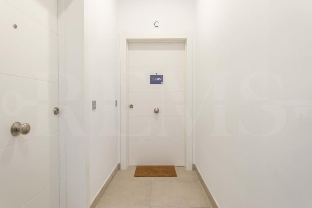 Fresh & Stylish Apartment With Parking By Rems Málaga Exterior foto