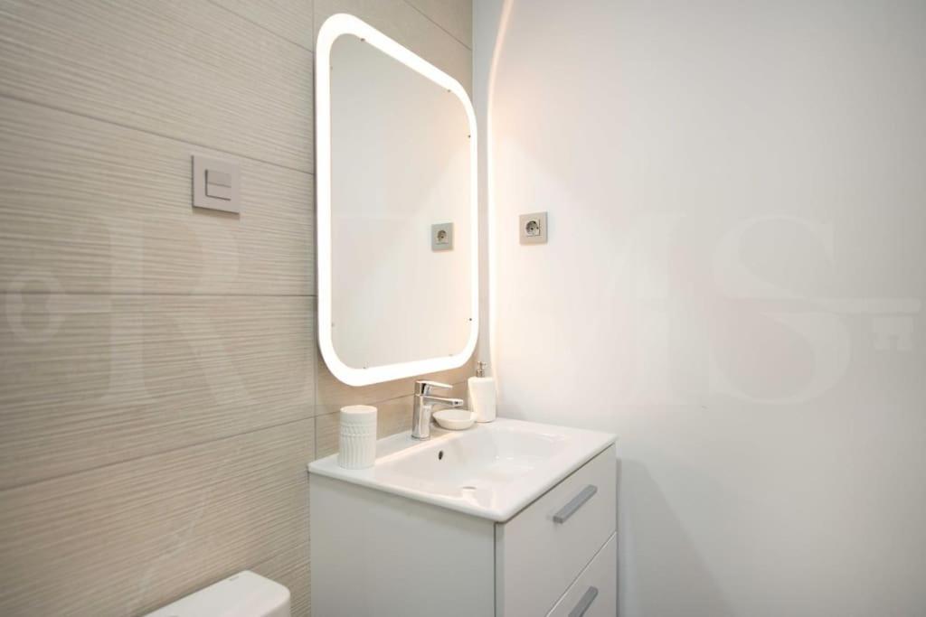 Fresh & Stylish Apartment With Parking By Rems Málaga Exterior foto