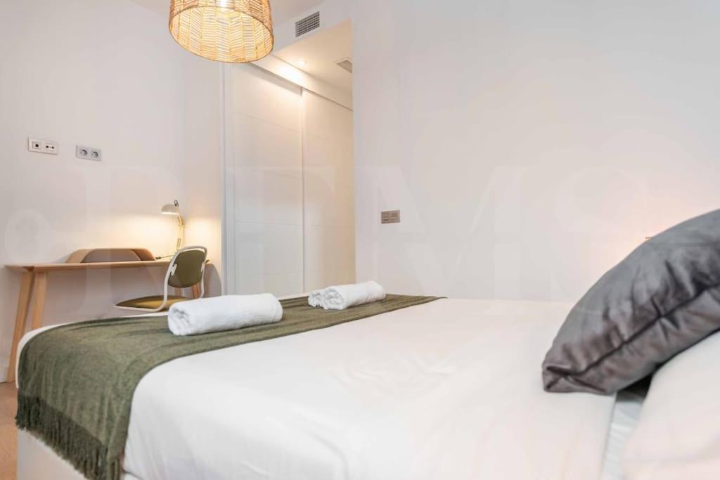 Fresh & Stylish Apartment With Parking By Rems Málaga Exterior foto