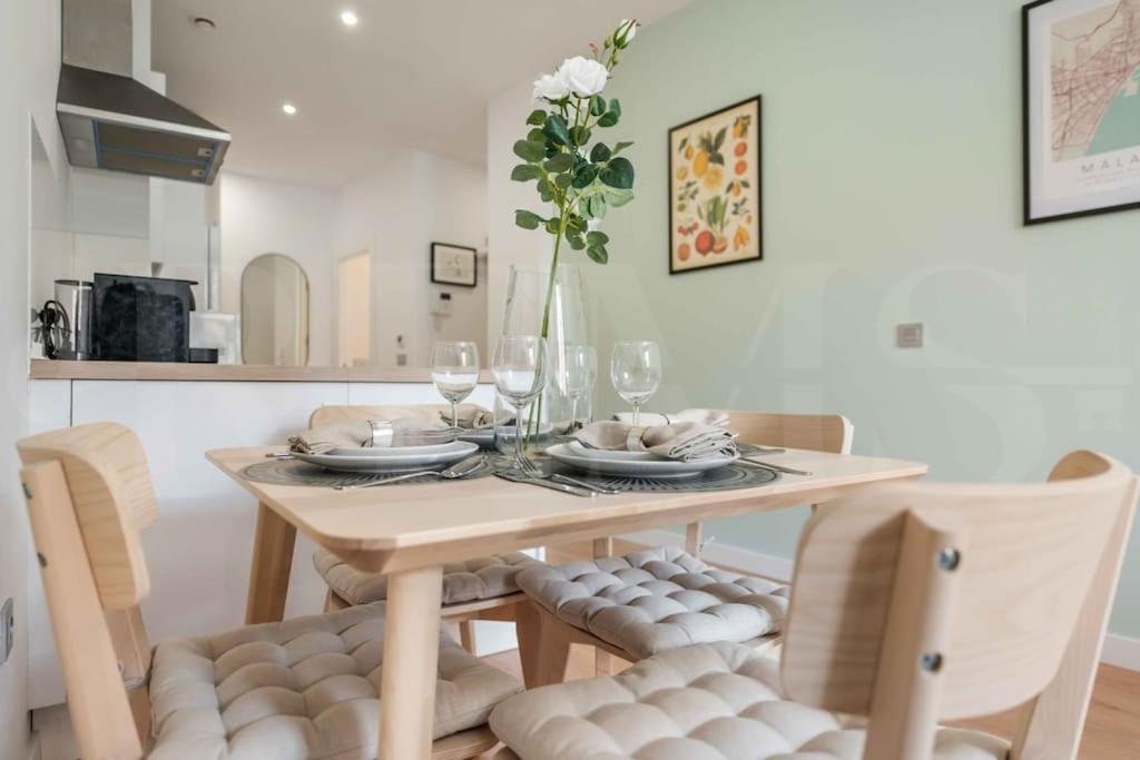 Fresh & Stylish Apartment With Parking By Rems Málaga Exterior foto