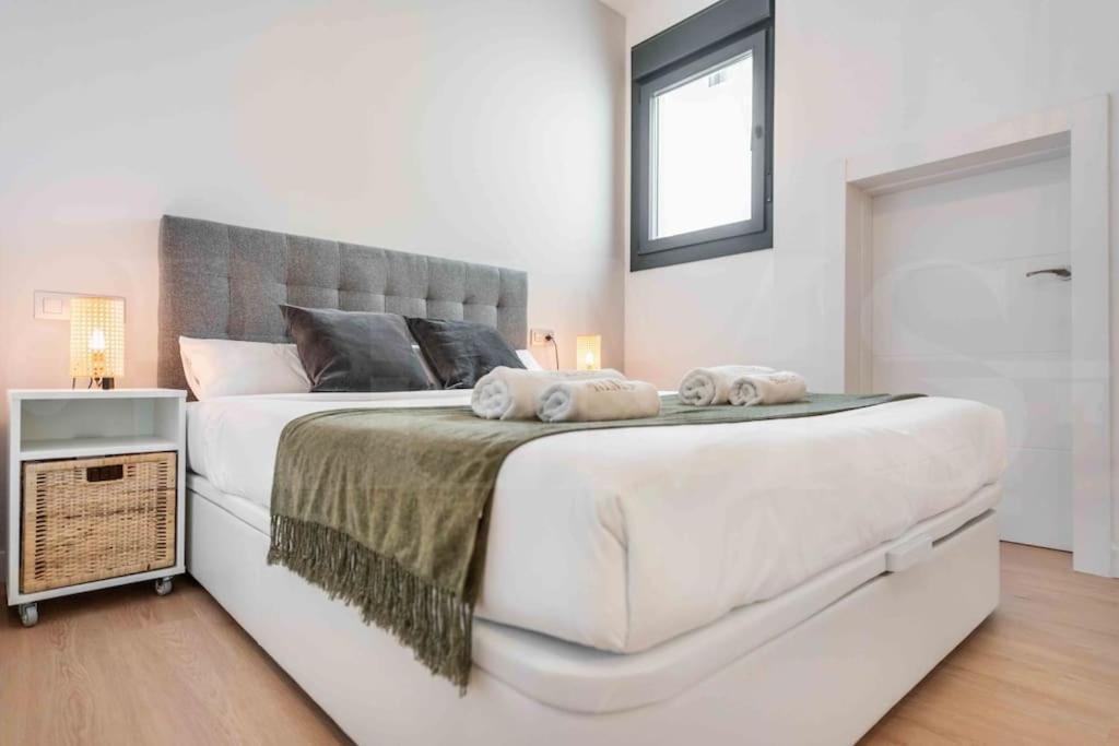 Fresh & Stylish Apartment With Parking By Rems Málaga Exterior foto
