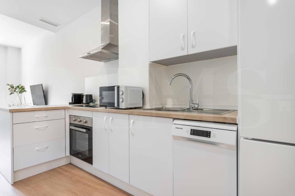 Fresh & Stylish Apartment With Parking By Rems Málaga Exterior foto