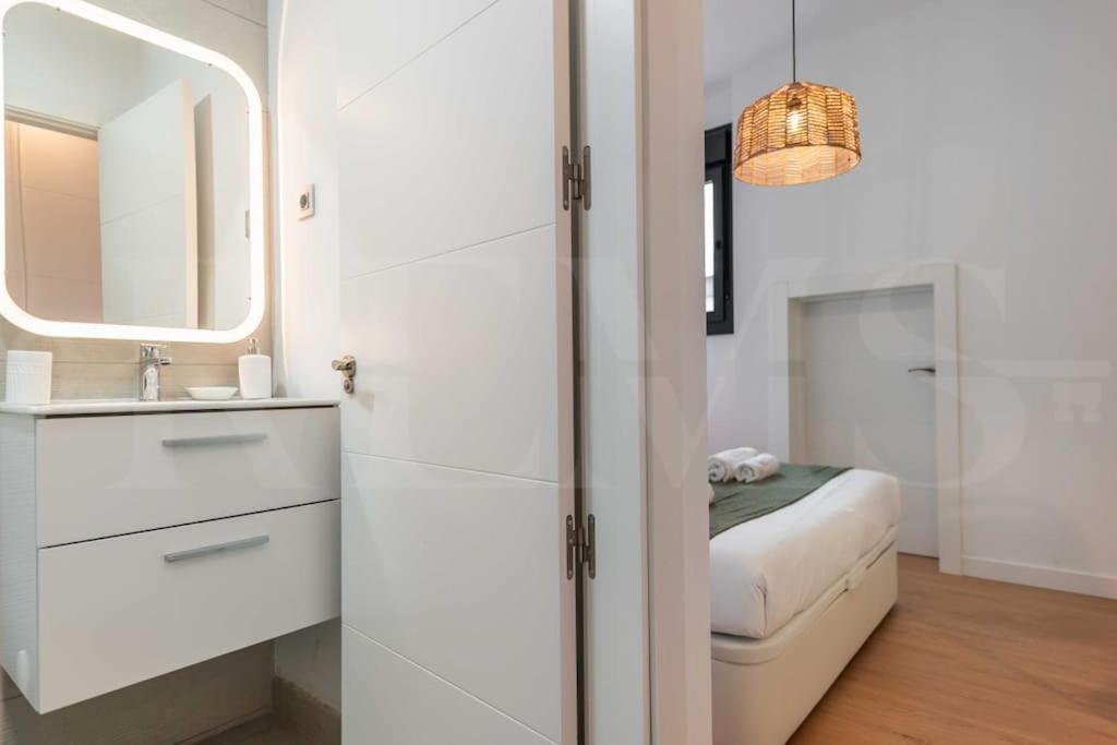 Fresh & Stylish Apartment With Parking By Rems Málaga Exterior foto